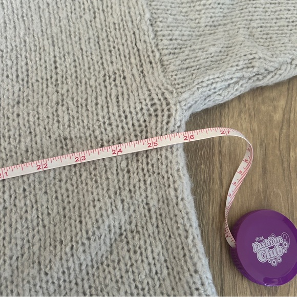 Gray Aerie sweater - Picture 4 of 4